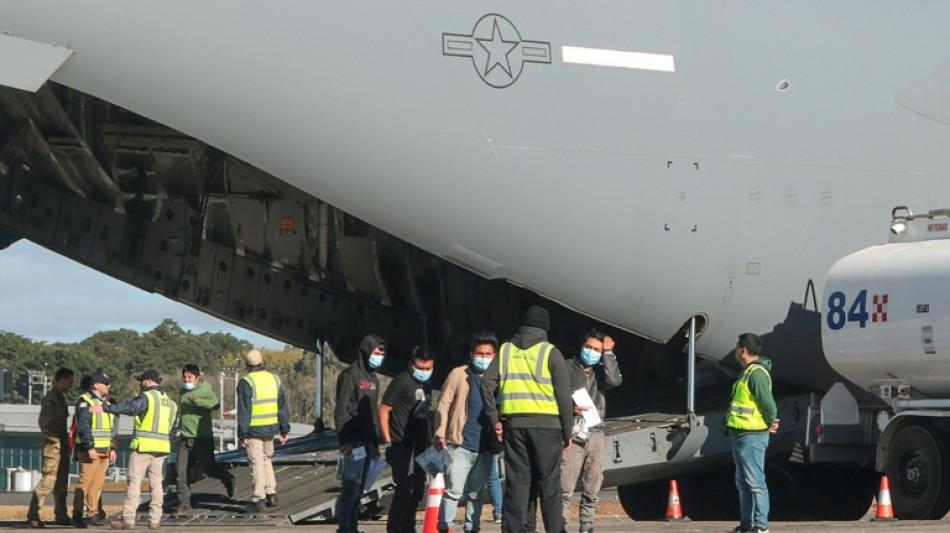 EEUU deporta a 265 guatemaltecos en dos aviones militares y un vuelo ch&aacute;rter
