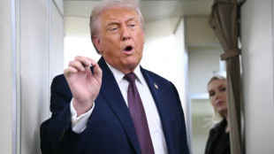 Trump diz que 'vigia' o Ir&atilde; e envia frota ao Golfo