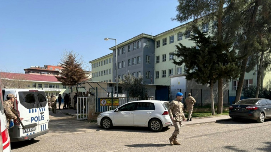 Diecis&eacute;is heridos por arma de fuego en una secundaria de Turqu&iacute;a