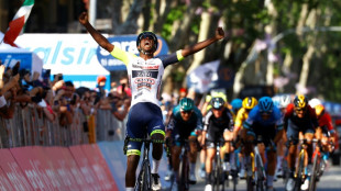 Tour d'Italie: l'Erythr&eacute;en Girmay dans l'histoire puis &agrave; l'h&ocirc;pital
