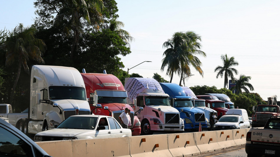 Sciopero dei trasportatori in Messico, strade bloccate