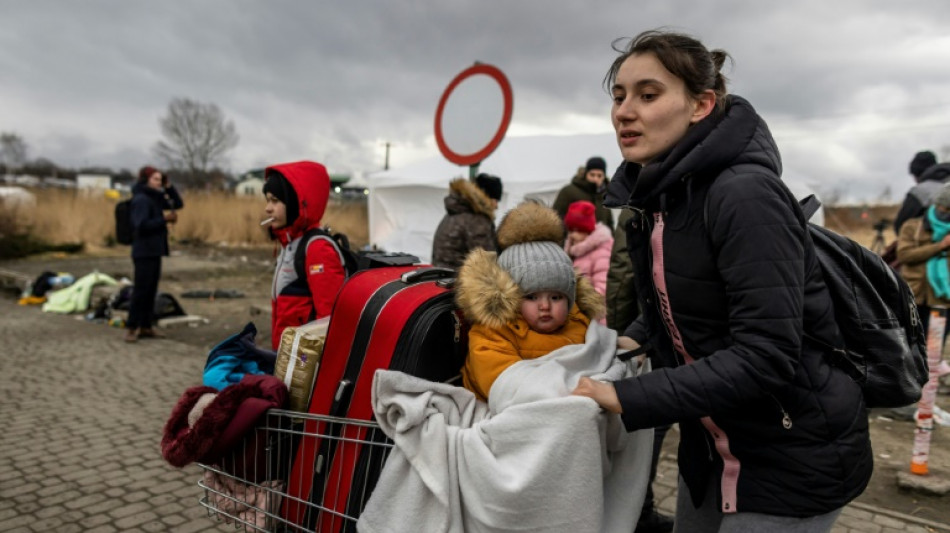 Afflux massif de r&eacute;fugi&eacute;s ukrainiens dans les pays frontaliers