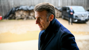 Macron, 'si lavora alla ripresa del dialogo con Putin'