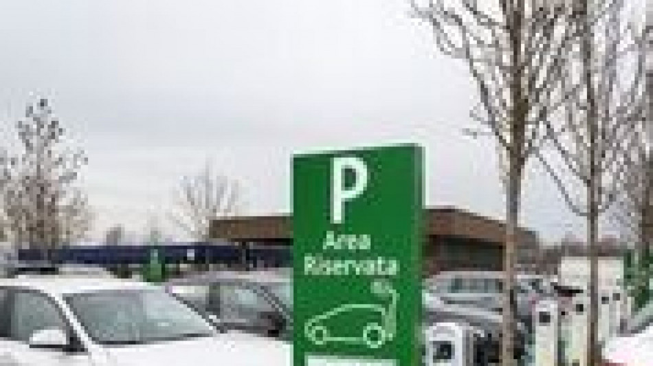 Pechino, raggiunta intesa con Ue sul commercio delle auto ibride