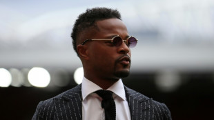 Condenan a Patrice Evra en Francia por insultos hom&oacute;fobos