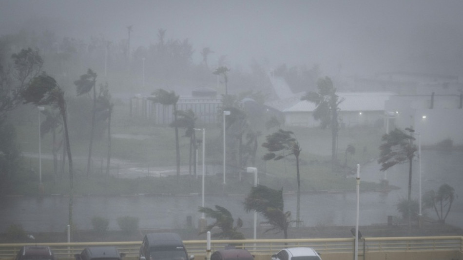 Un supertif&oacute;n provoca importantes da&ntilde;os cerca de Guam, en el Pac&iacute;fico