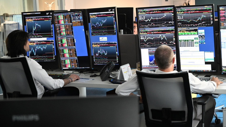 Borsa: Milano gira in rialzo, gi&ugrave; Generali
