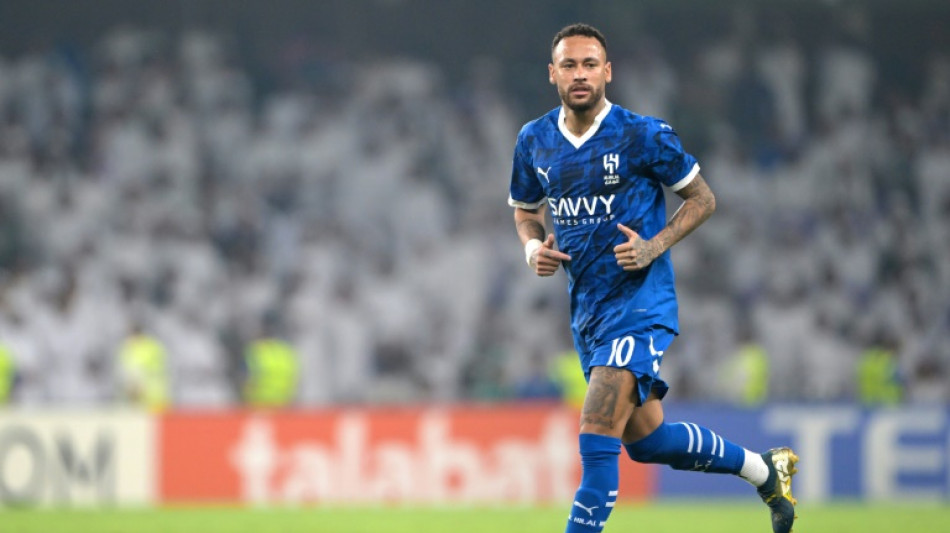 Neymar volta a entrar em campo pelo Al-Hilal ap&oacute;s um ano afastado