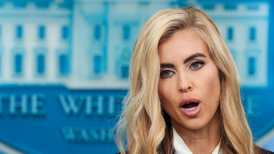 Bufera sulla qualifica di avvocato della nuova portavoce della Casa Bianca