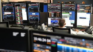 Borsa: Milano sale con le banche, bene Stm