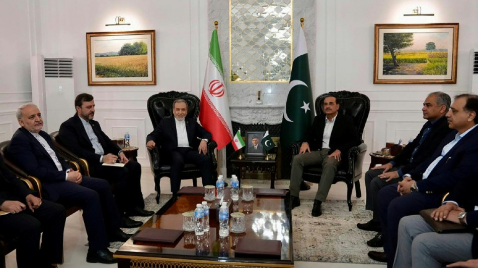 El canciller de Ir&aacute;n viaja a Mosc&uacute; tras periplo de reuniones en Pakist&aacute;n y Om&aacute;n