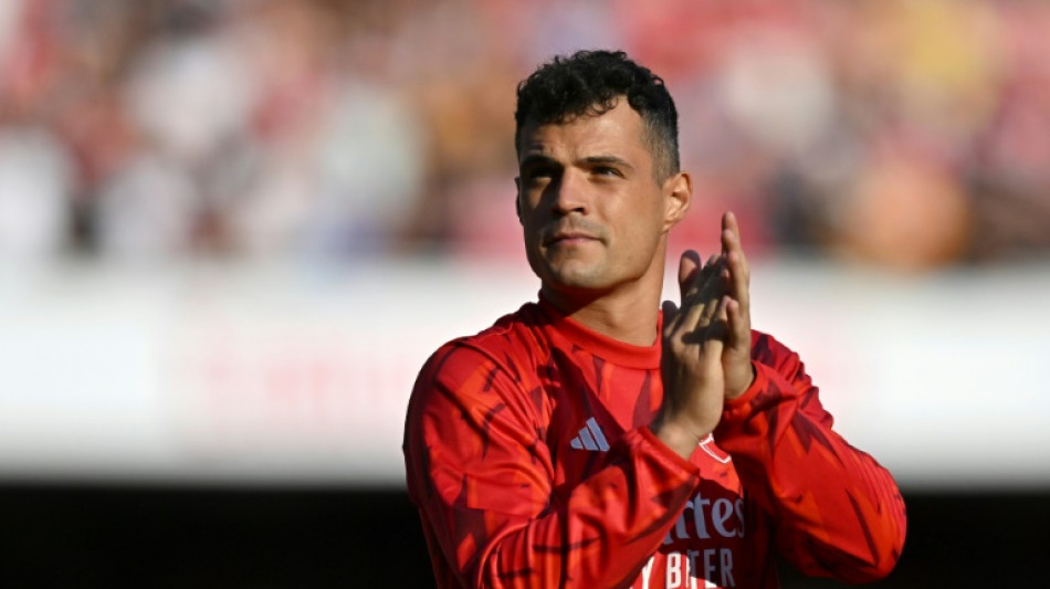 Su&iacute;&ccedil;o Granit Xhaka deixa Arsenal e assina com Bayer Leverkusen