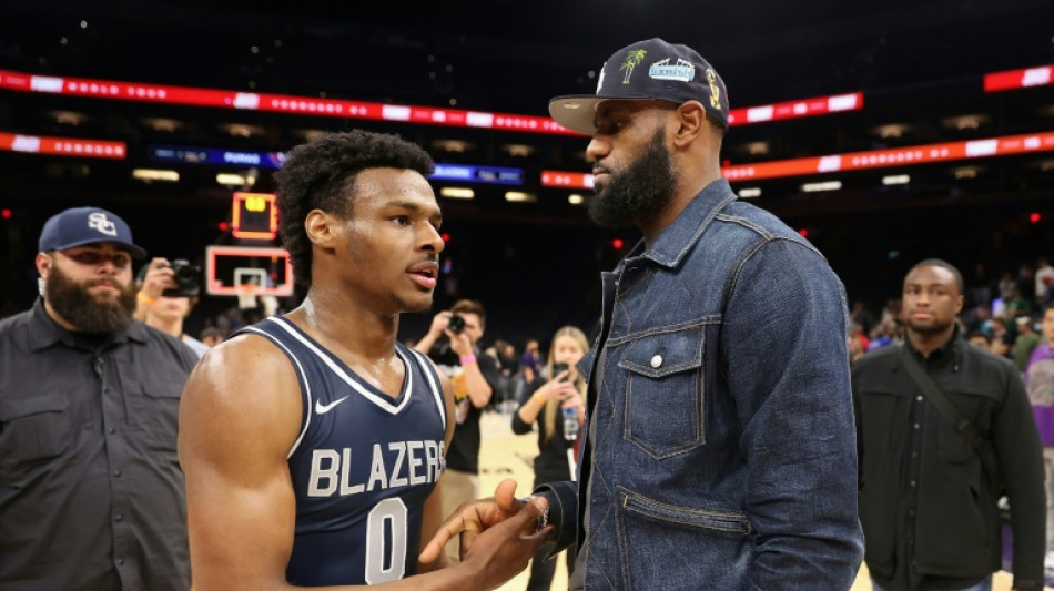 LeBron James afirma que fam&iacute;lia est&aacute; 'segura e saud&aacute;vel' ap&oacute;s parada card&iacute;aca do filho