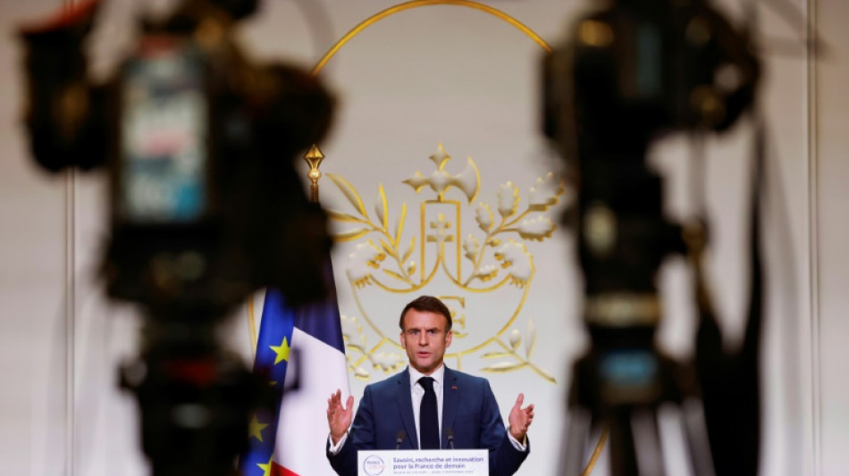 Macron veut "transformer" la recherche et ouvrir "l'acte 2 de l'autonomie" des universit&eacute;s