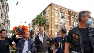 El rey de Espa&ntilde;a y las autoridades increpados al grito de "asesinos" por los damnificados de las inundaciones