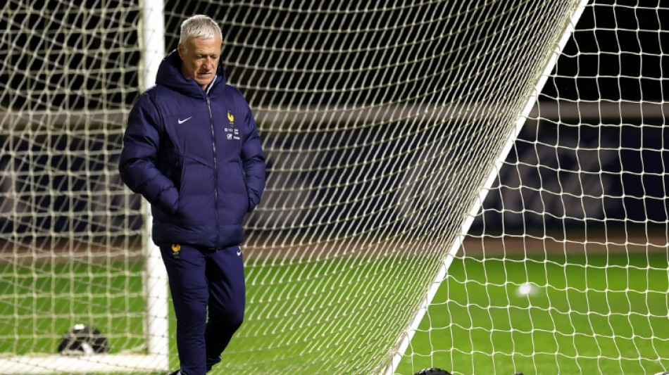Equipe de France: Deschamps ballotté mais toujours debout