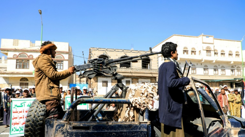 Rebeldes huthis anunciam bombardeios de EUA e Reino Unido no I&ecirc;men