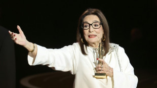 Schlagerlegende Mouskouri und weitere Pers&ouml;nlichkeiten mit Verdienstorden geehrt