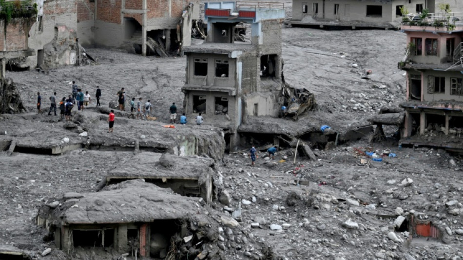 El deslave entre Nepal y China deja ya m&aacute;s de 1.000 muertos