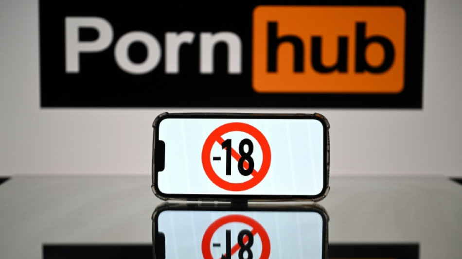Pornographie: le gouvernement veut renforcer les pouvoirs de l'Arcom pour prot&eacute;ger les mineurs