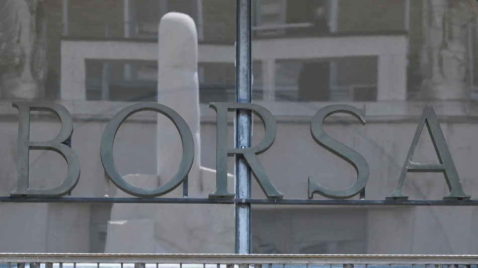 Borsa: Milano debole (-0,95%), pesano Stm e Bper, bene Leonardo