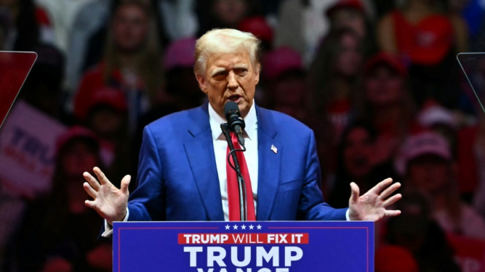 A J-8, Trump et Harris reprennent leur campagne &agrave; co&ucirc;teaux tir&eacute;s 