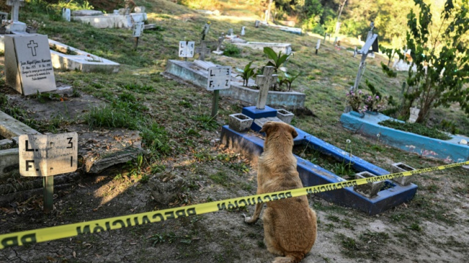 México acelera busca por desaparecidos no maior cemitério do país