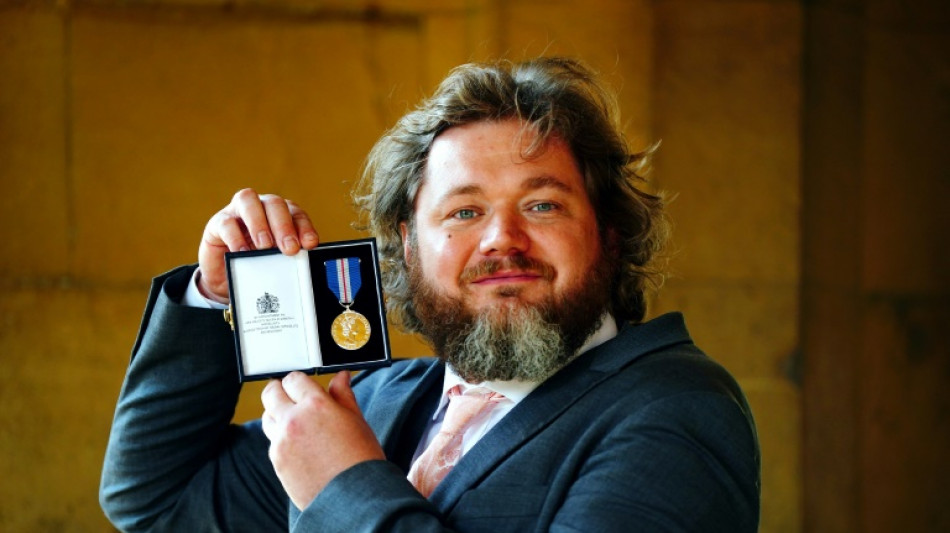 Polish porter who confronted London  attacker awarded medal
