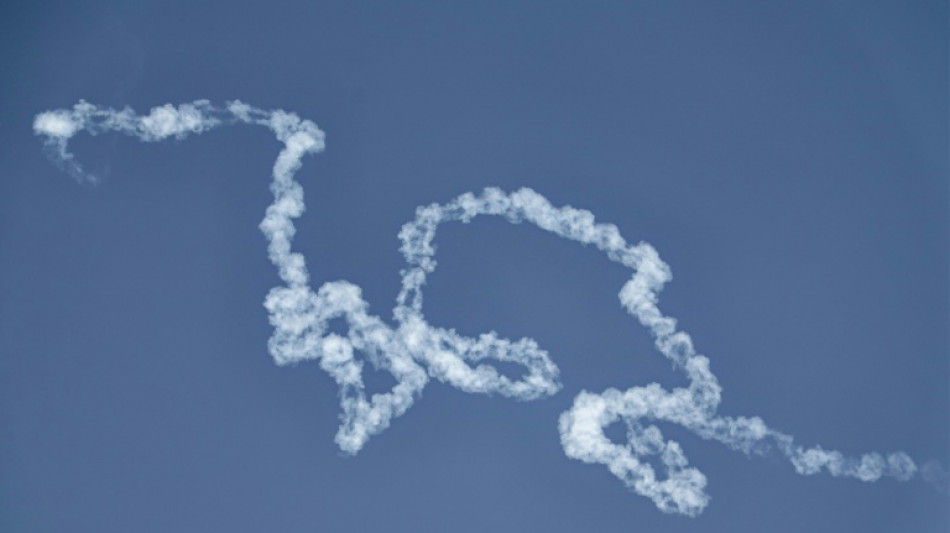 M&iacute;sseis iranianos atingem cidades do Golfo e obrigam moradores a fugir