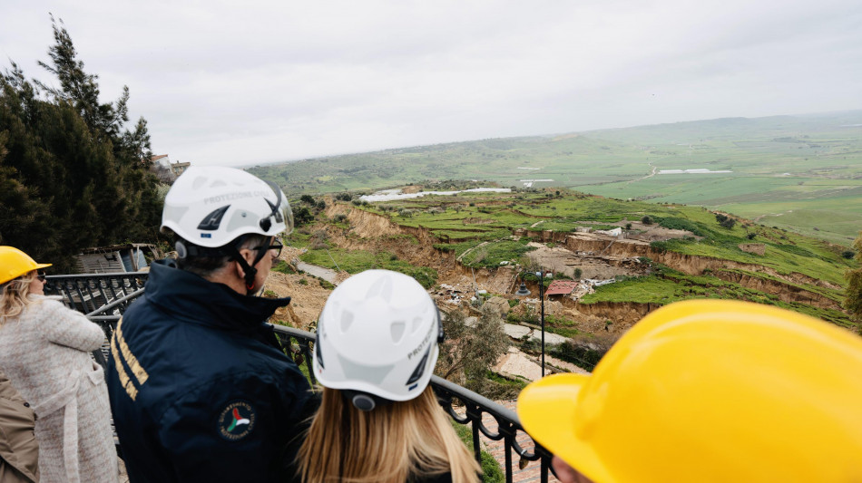 Meloni in volo verso Niscemi con il capo della protezione civile Ciciliano
