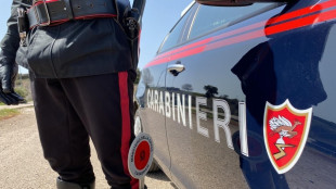 Ragazza accoltellata fuori da un supermercato, &egrave; grave