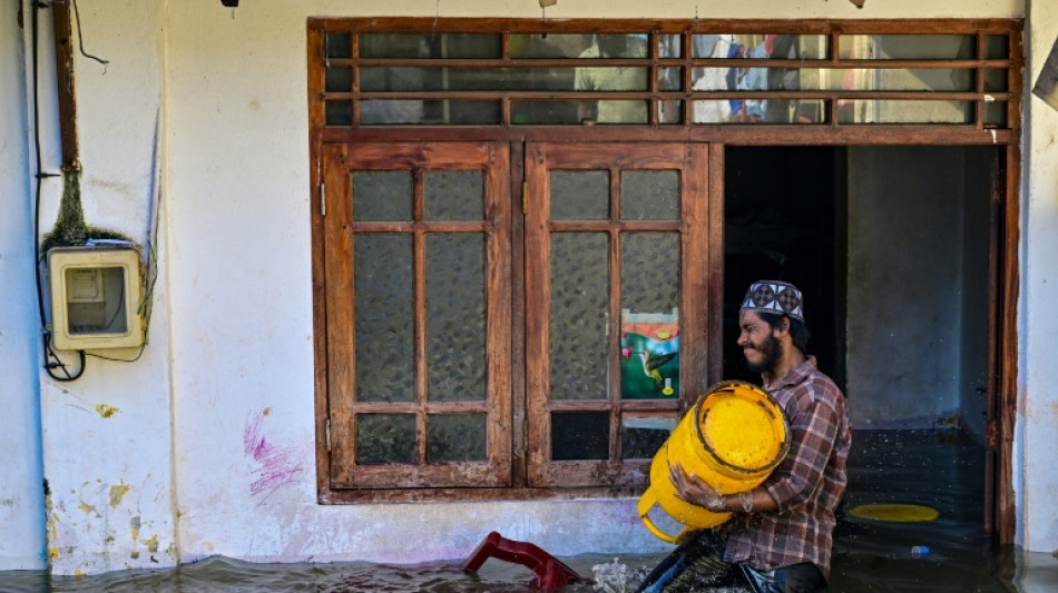 Floods hit Sri Lanka's capital as cyclone deaths near 200