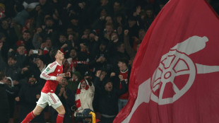 Arsenal sink Chelsea to reach League Cup final