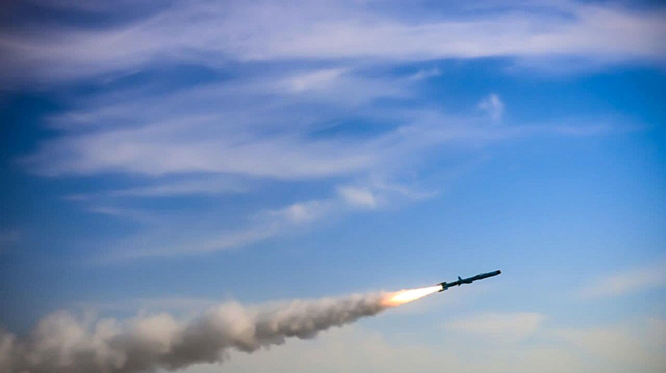 Usa, 'colpita nave da guerra iraniana nel golfo di Oman, sta affondando'