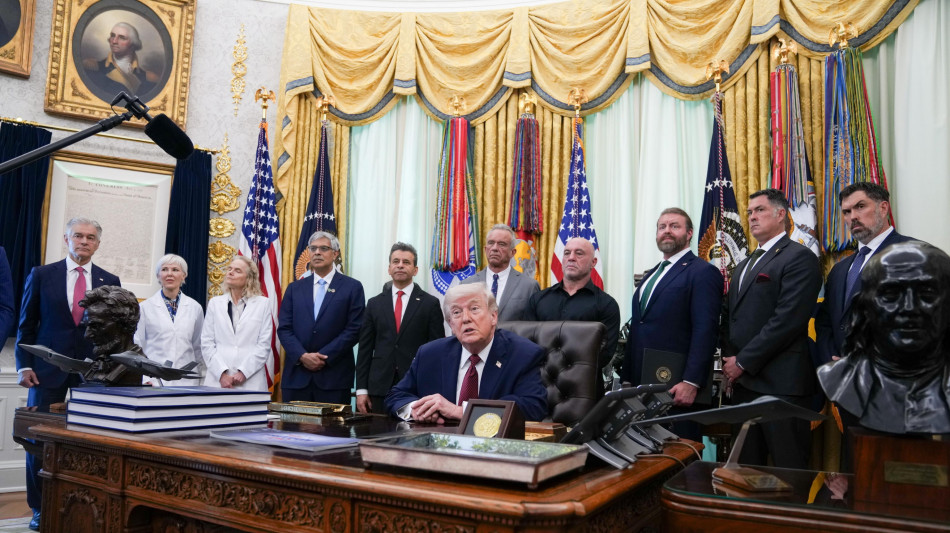 Trump, a Iran offriamo accordo equo, accettino o distruggeremo centrali e ponti