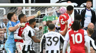 Arsenal strike late for 'beautiful' Newcastle win, close in on Liverpool