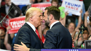 Trump descarta ser amea&ccedil;a &agrave; democracia ao retomar sua campanha