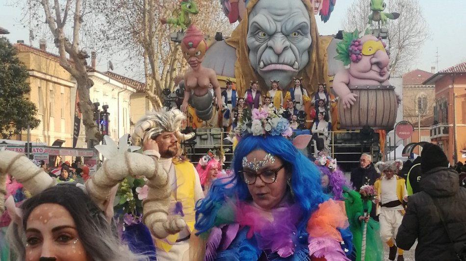 Per Carnevale un giro d'affari da oltre 1,5 miliardi tra turismo, dolci e maschere