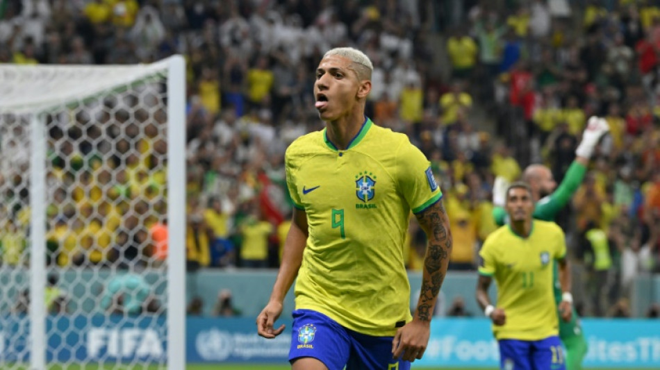 Mondial: le Br&eacute;sil d&eacute;colle mais s'inqui&egrave;te pour Neymar