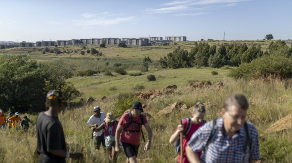 Randonn&eacute;e urbaine &agrave; Soweto, entre d&eacute;tritus et mines d'or