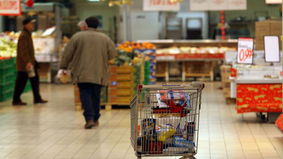 Istat, salari reali ottobre inferiori 8,8 punti su 2021