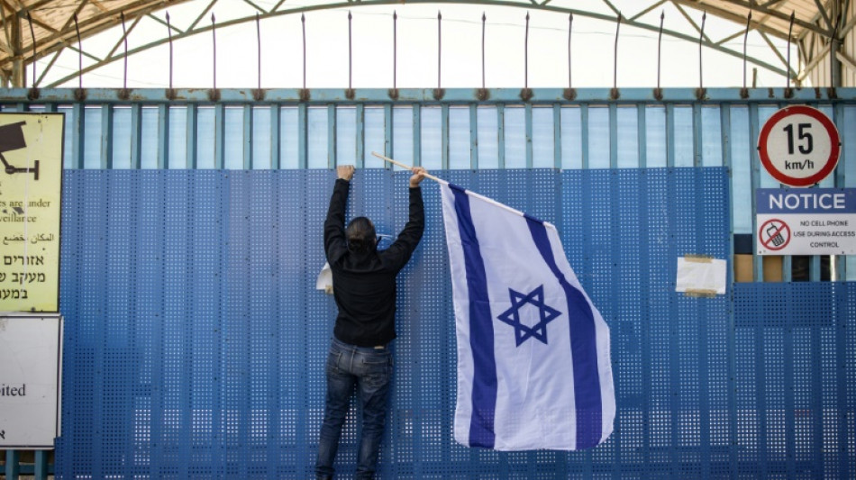 Israel proh&iacute;be las actividades de la agencia de la ONU para los palestinos