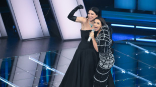 Elettra Lamborghini, 'stasera non vinco un tubo, aiutatemi nella gara bilaterale'