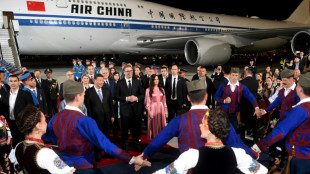 Xi Jinping visita a S&eacute;rvia, segunda etapa da viagem ao continente europeu