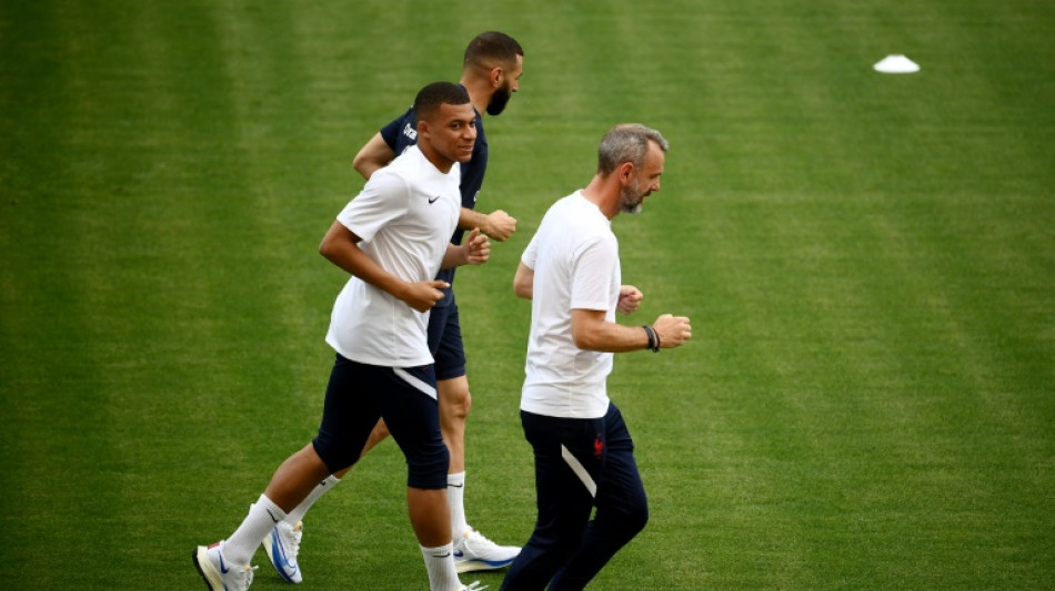 Bleus: Mbapp&eacute; et Benzema dispens&eacute;s d'entra&icirc;nement, comme Kound&eacute;, Kant&eacute; et Coman
