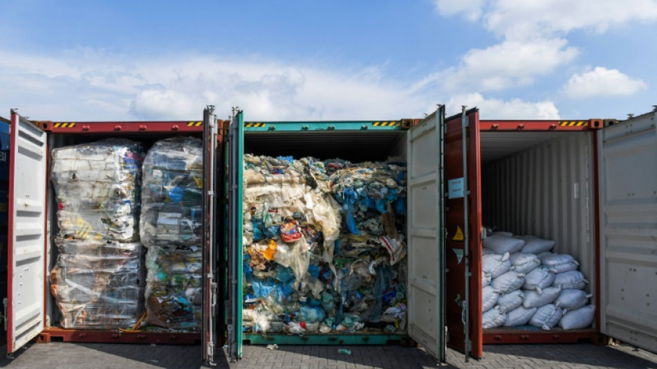 La Malaisie sévit contre les importations de déchets plastiques 