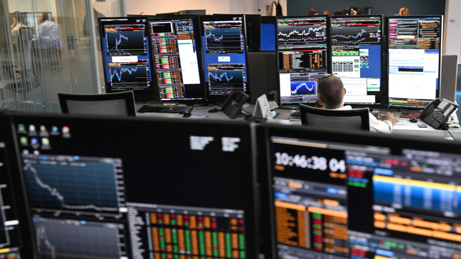 Borsa: Milano sale con le banche, Mps +2%