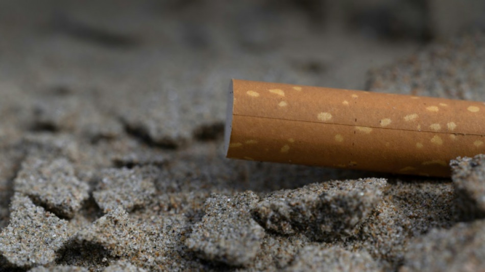 Fumantes manifestam incômodo com proibição do cigarro nas praias da França