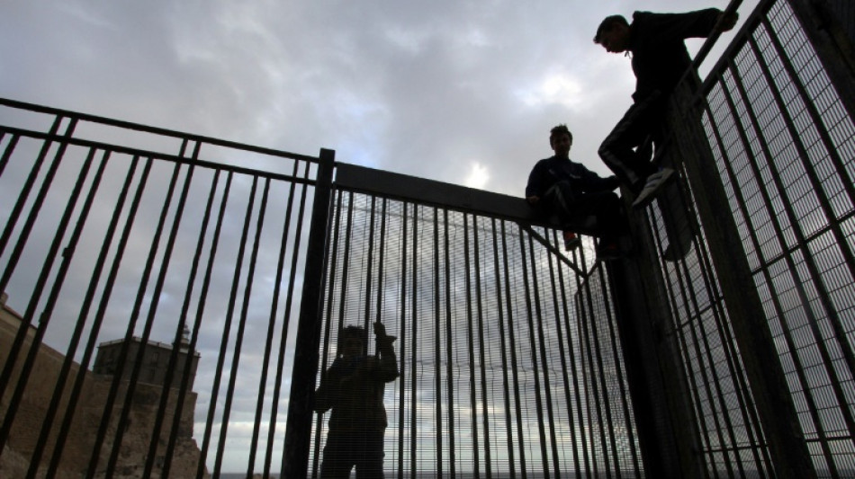 Multitudinario intento de migrantes de cruzar la frontera con Espa&ntilde;a
