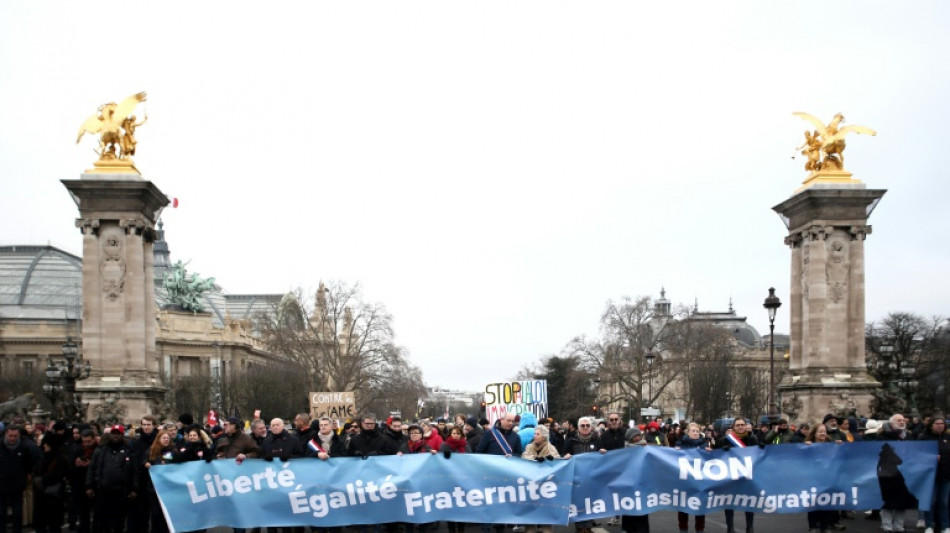 Zehntausende protestieren in Frankreich gegen versch&auml;rftes Einwanderungsgesetz